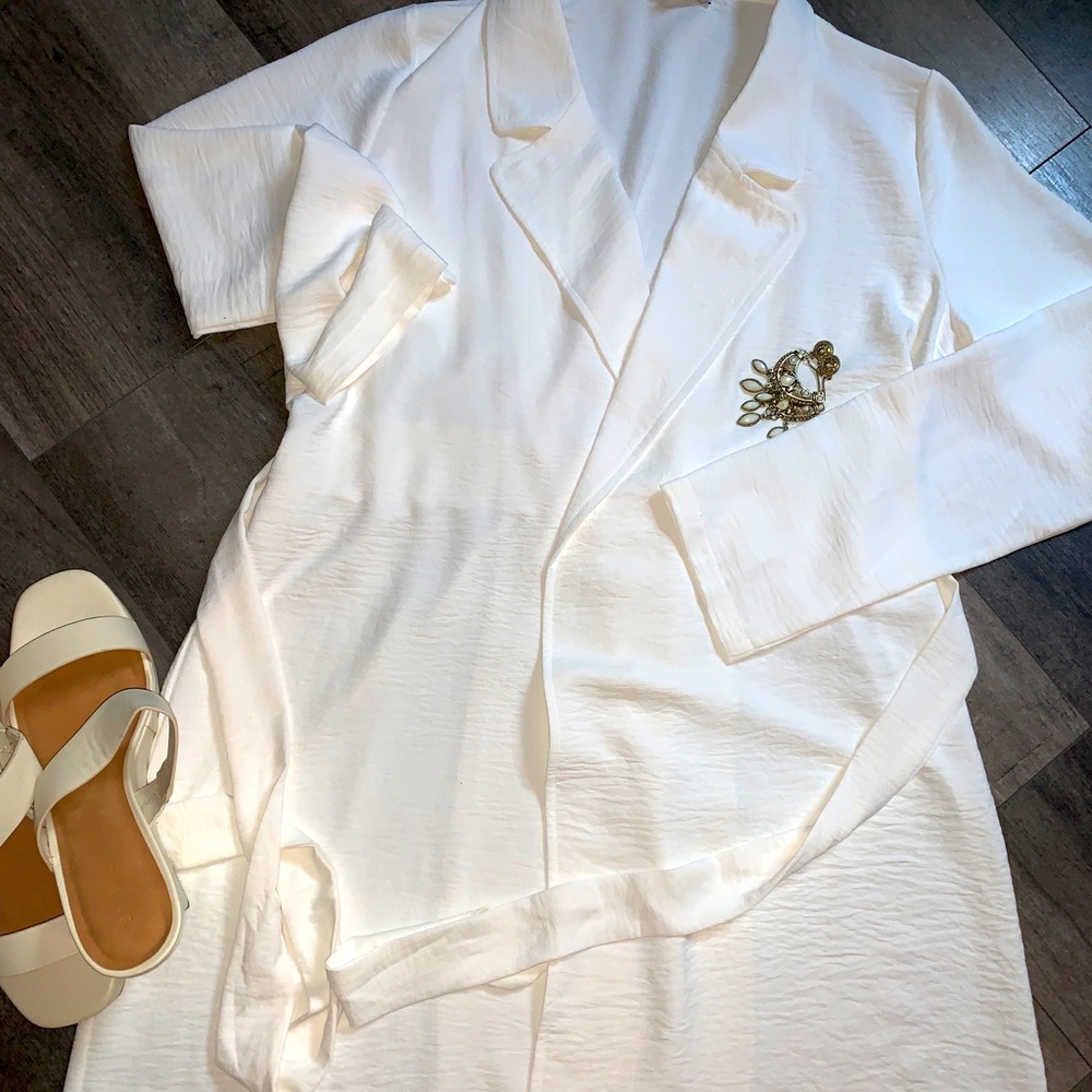 Blashe Never Worn Cream Blazer size Lg